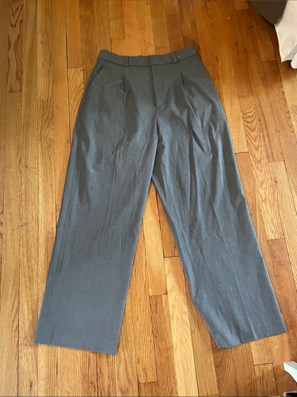 Uniqlo Women’s  Charcoal Pleated Dress Pants
